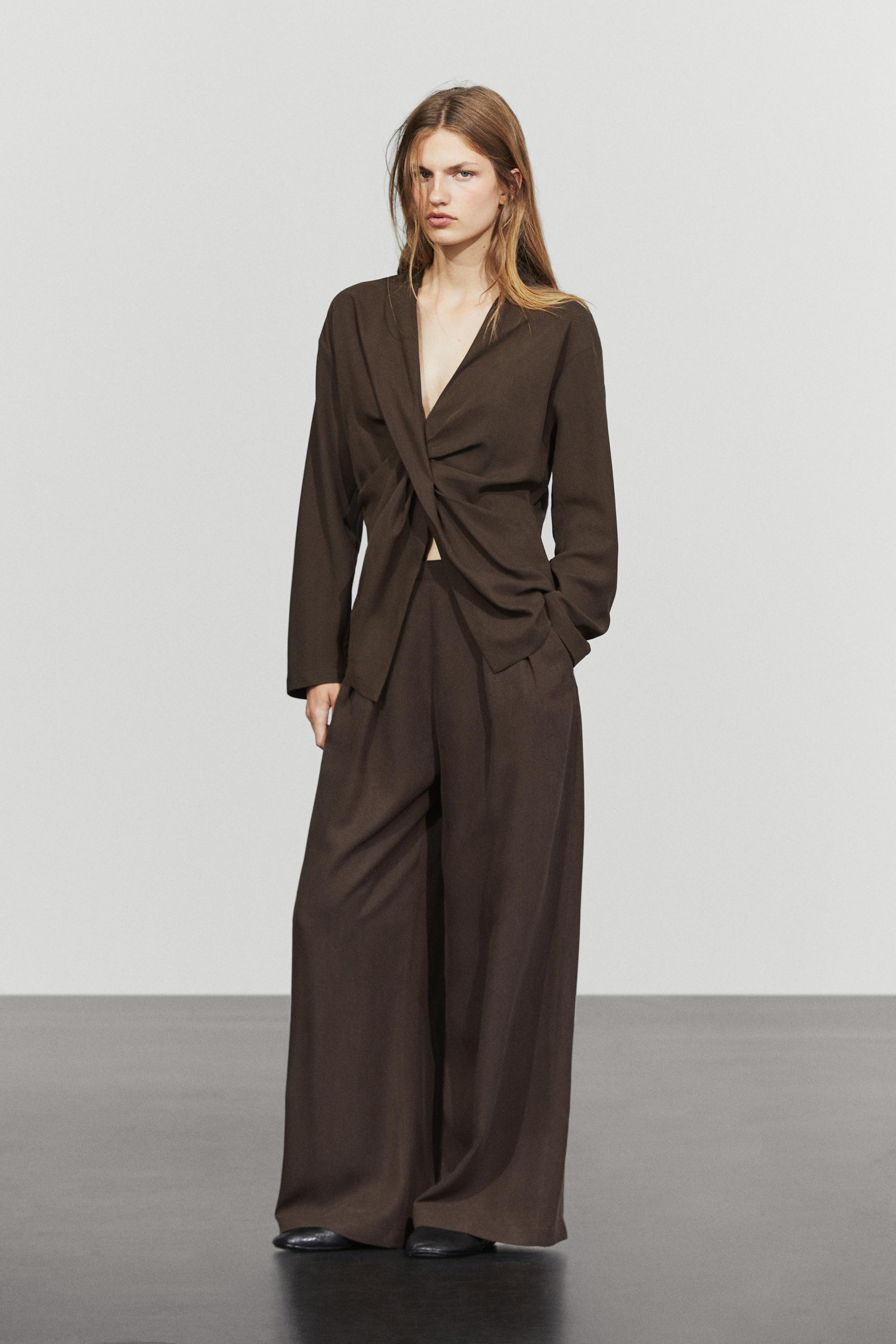 Flowing wide-leg pants with dart detail