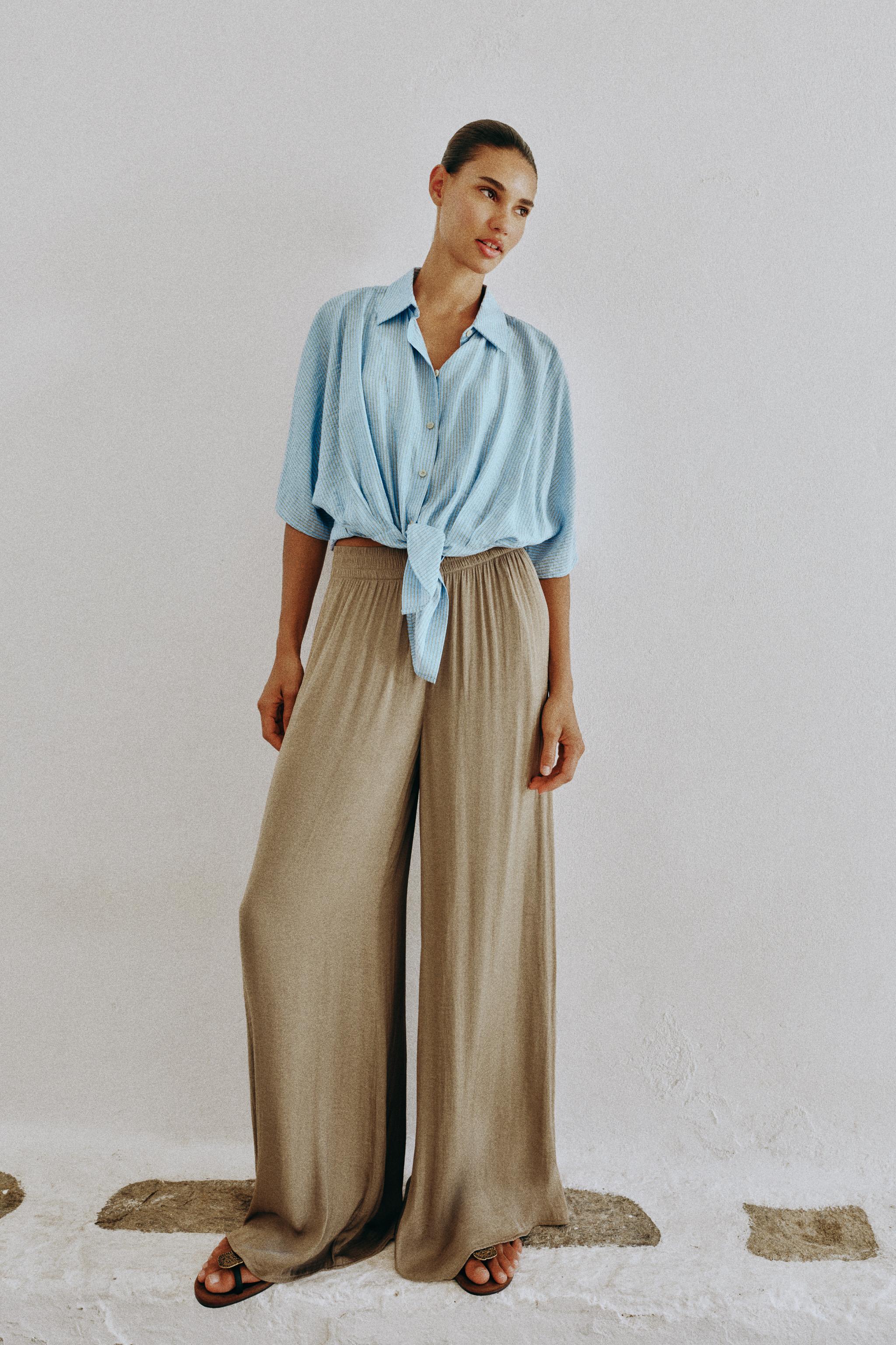 KNOTTED STRIPED SHIRT — Light blue