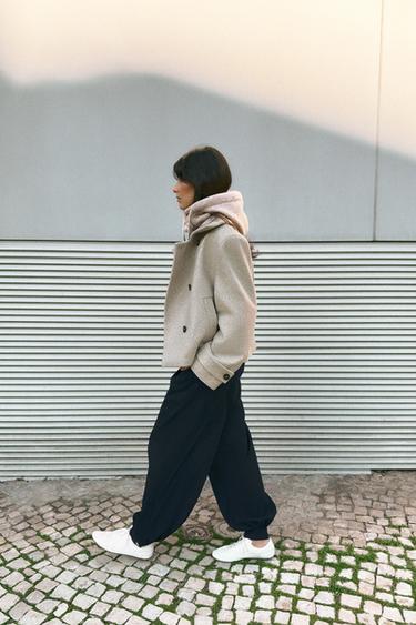 ABRIGO CORTO CUELLO SUBIDO - Beige de Zara