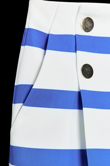BERMUDA-SHORTS MIT STREIFEN UND KNÖPFEN - Weiß / Blau von Zara