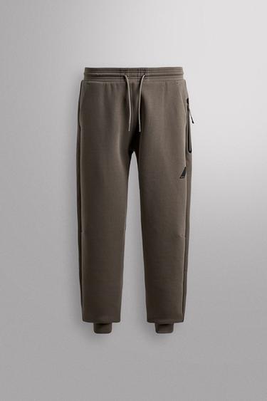 بنطلون تقني بسحاب - رمل الخاص بـ Zara