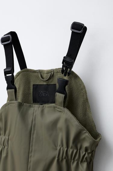 WASSERABWEISENDE GUMMIERTE LATZHOSE - Khaki von Zara