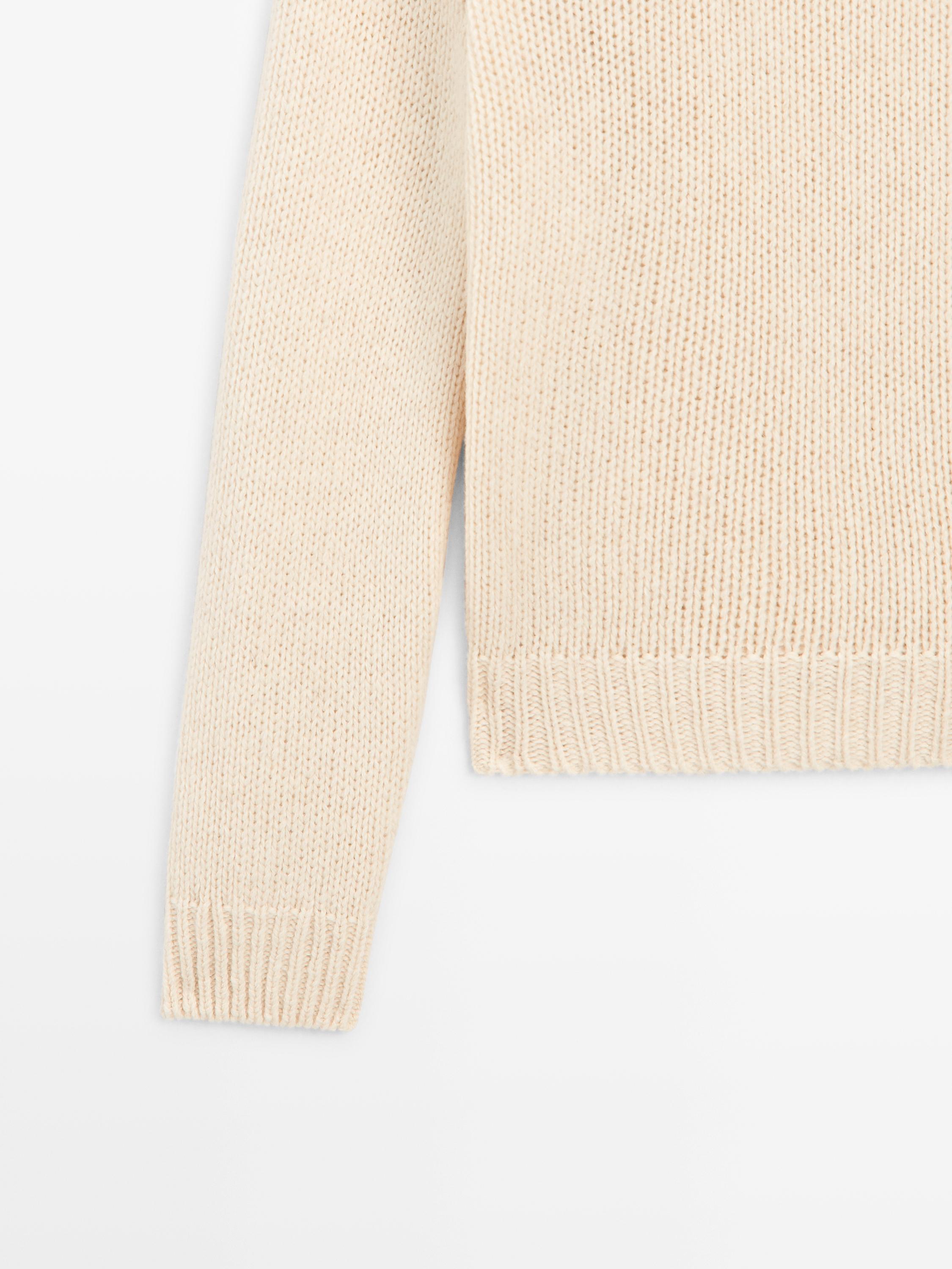 100% wool V-neck knit sweater