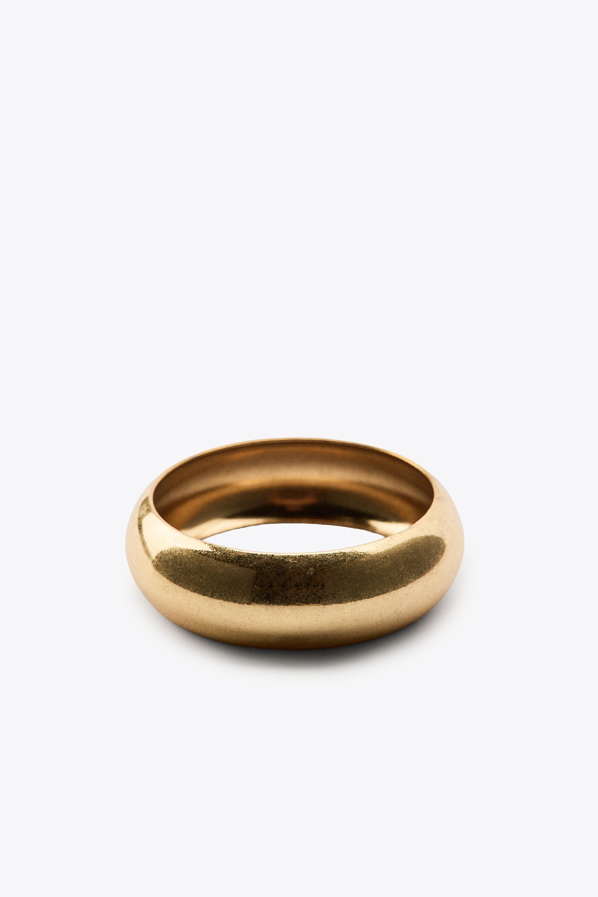 LOT DE BRACELETS EN RÉSINE ET MÉTAL