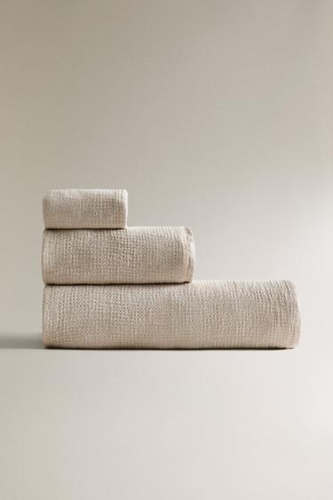 WAFFLE-KNIT LINEN BATH TOWEL - Light beige by Zara - Image 0