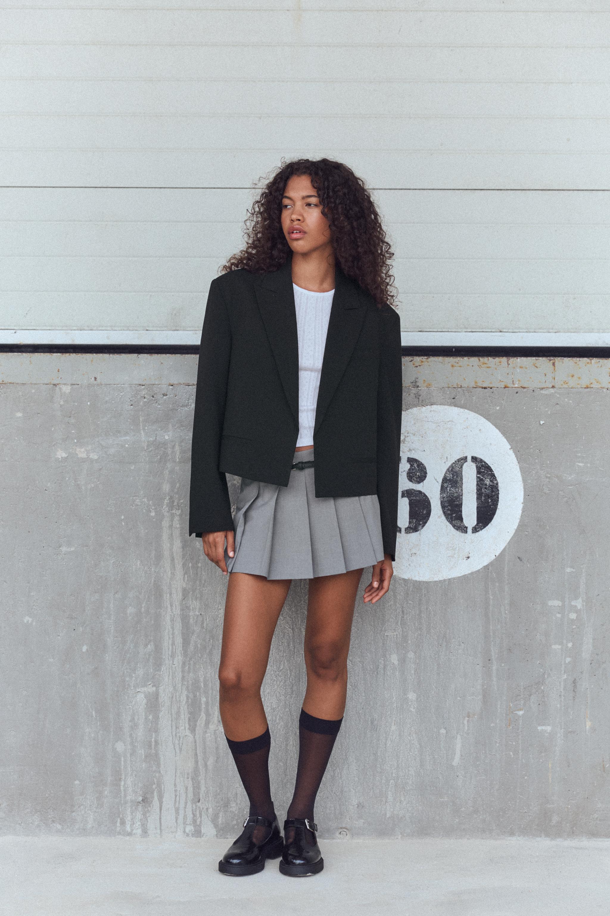 OVERSIZE BLAZER IN CROP SCHNITT