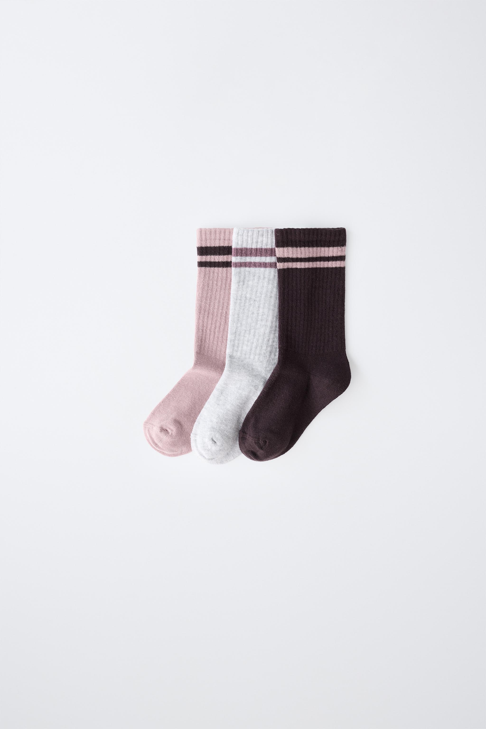 THREE-PACK OF SPORTY STRIPED CREW SOCKS