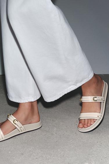 Zara FLAT BUCKLED SANDALS - Off White