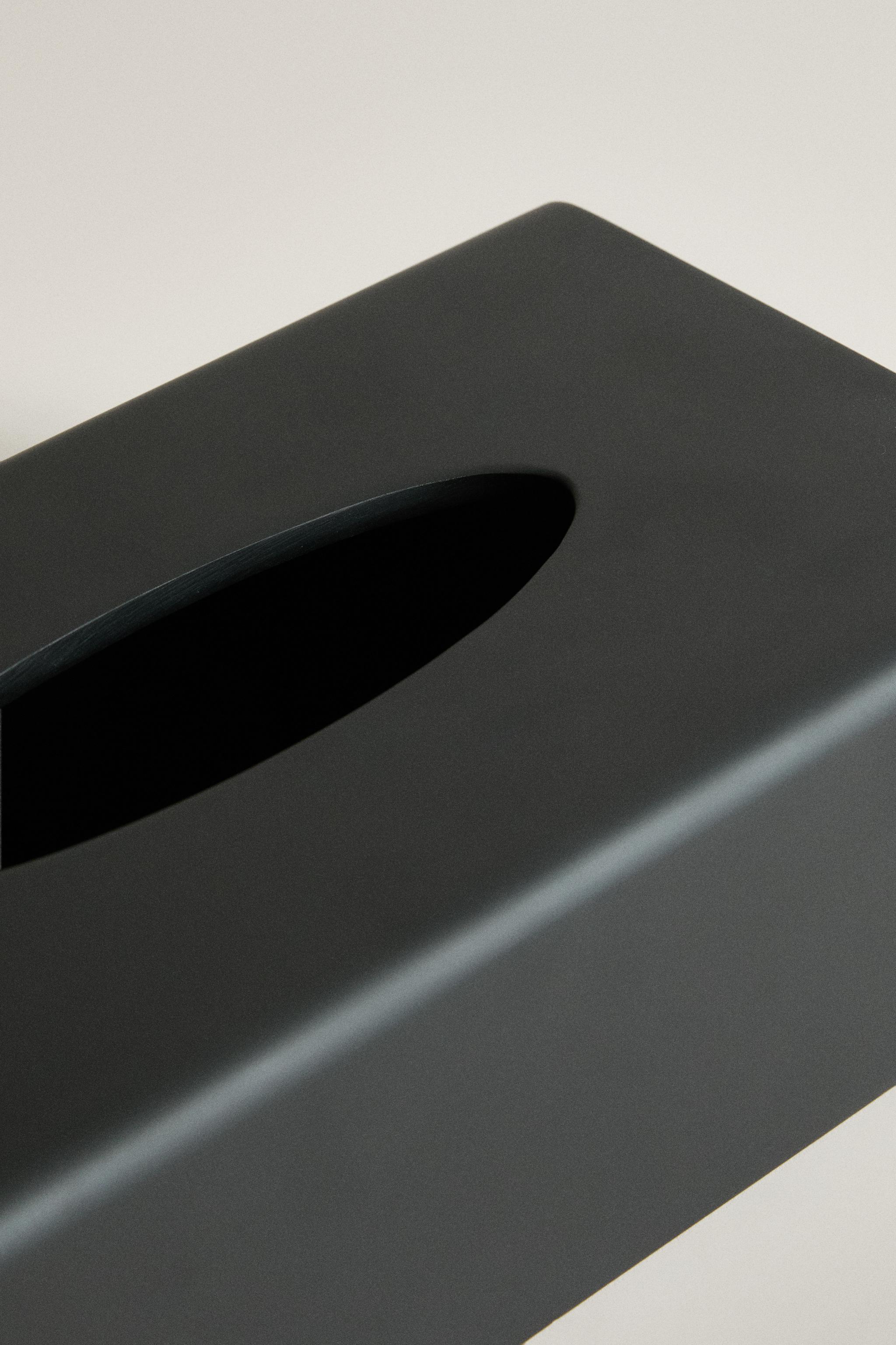 BLACK RESIN TISSUE BOX
