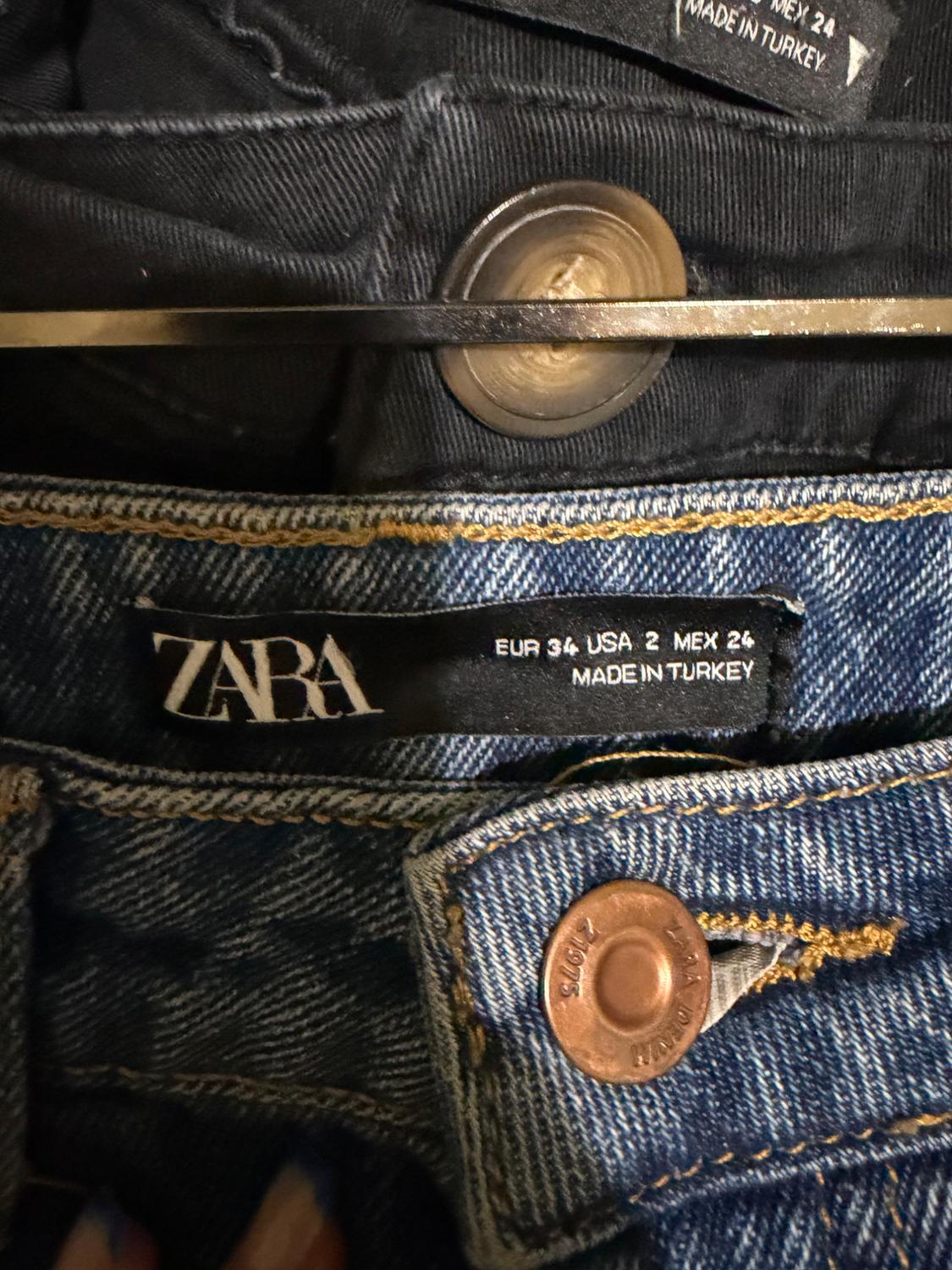 ZARA jeans label, size EUR 34 USA 2 MEX 24, made in Turkey. Metal button and visible stitching in the foreground.