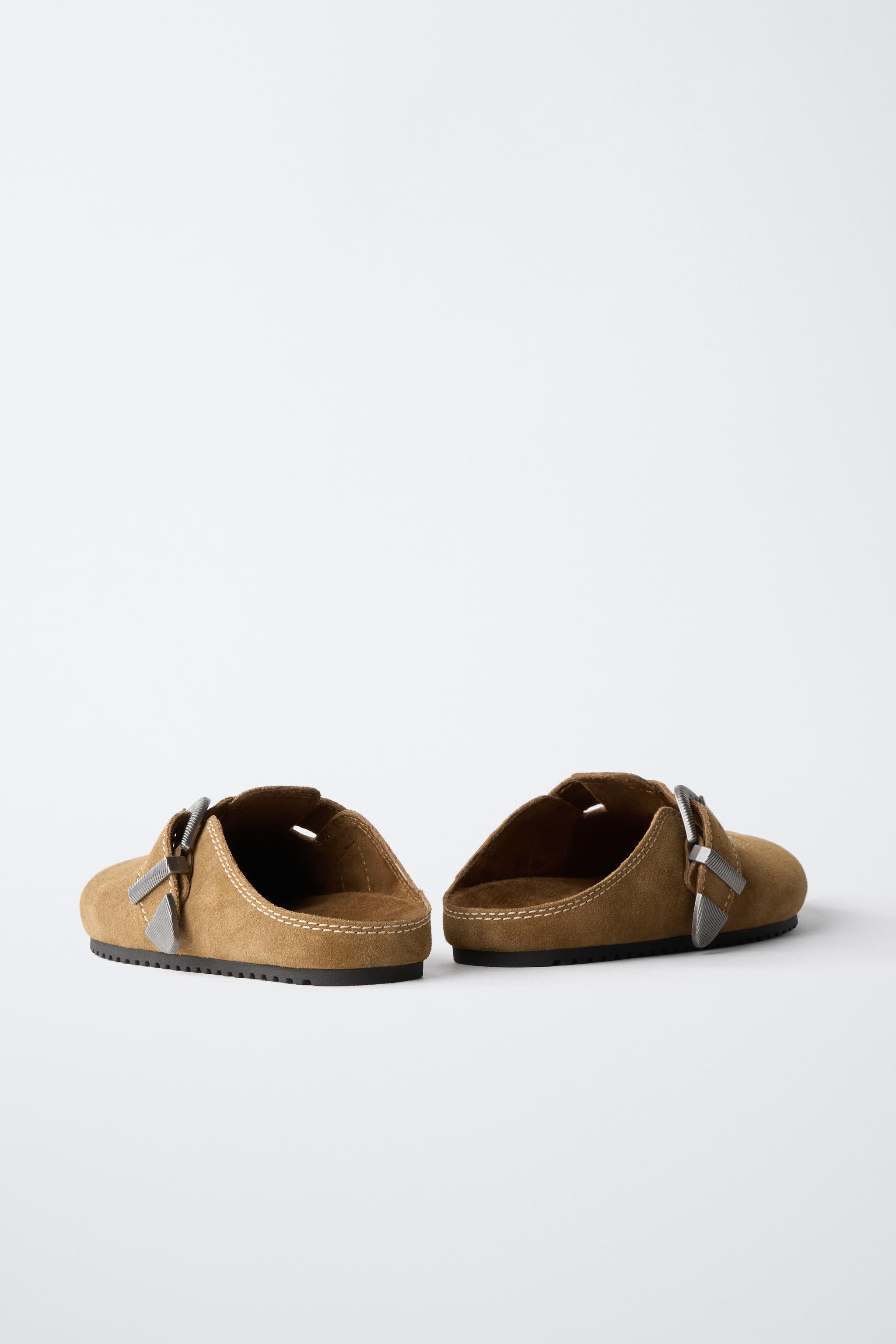 LEATHER BUCKLE CLOGS