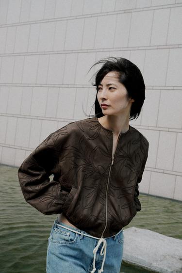 CHAQUETA BOMBER EFECTO ANTE BORDADOS - Khaki de Zara