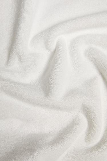 EMBROIDERED KNOT BATH MAT - عاج الخاص بـ Zara