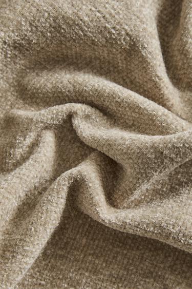 CHENILLE THROW - Light brown by Zara