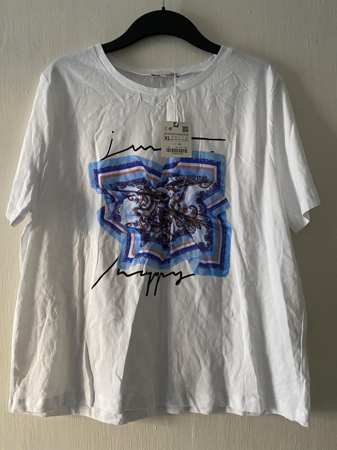 T-SHIRT WITH FRONT PRINT