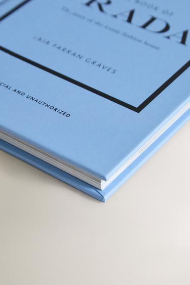 LIVRE THE LITTLE BOOK OF PRADA - Bleu de Zara - Image 2