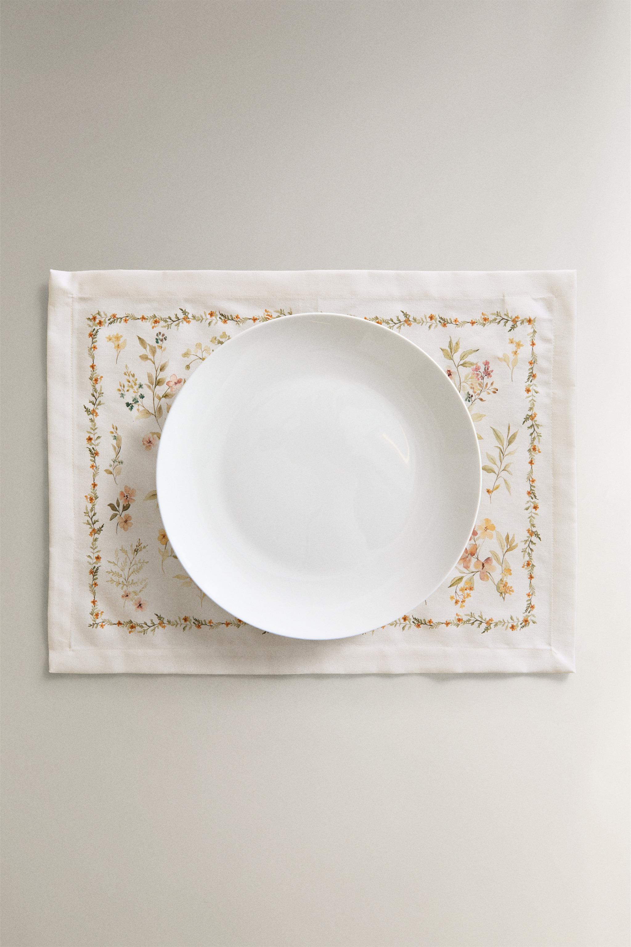 RESIN-COATED FLORAL PRINT PLACEMAT
