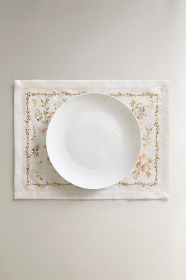 FLORAL PRINT RESIN-COATED PLACEMAT - Light green by Zara - Image 4