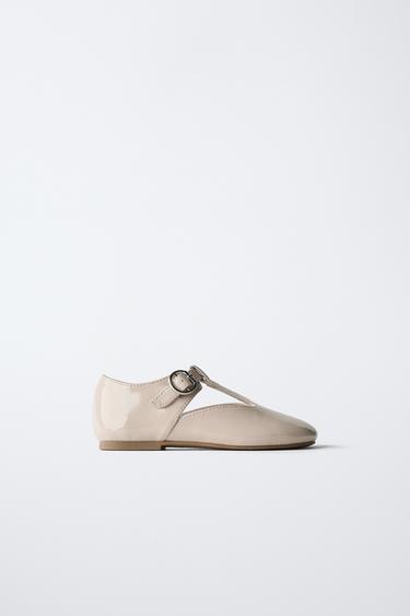 ЛАКИРОВАННЫЕ ТУФЛИ-БАЛЕТКИ С ПЕРЕПОНКОЙ — Небеленый от Zara