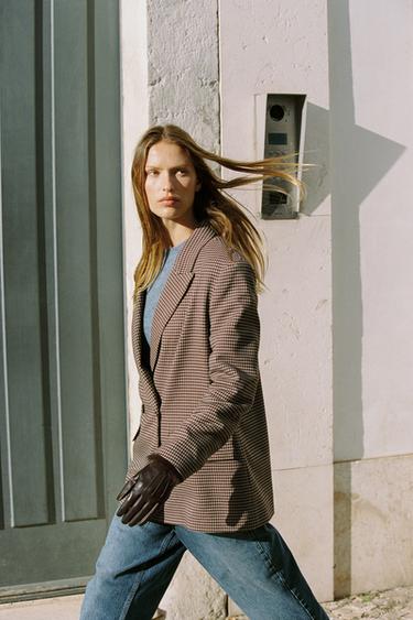 GUANTES EFECTO PIEL COMBINADO PELO - Marrón de Zara