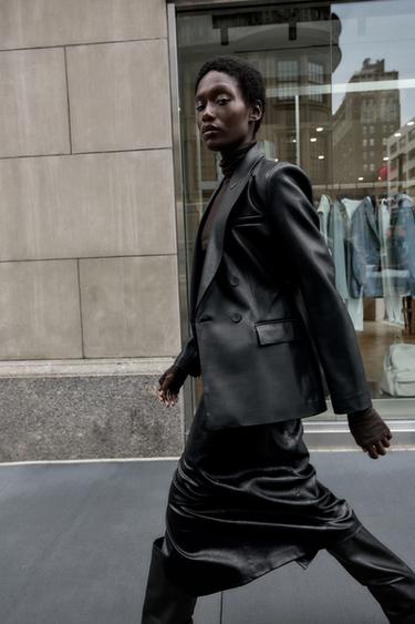 BLAZER CROISÉE MATIÈRE SYNTHÉTIQUE - Noir de Zara - Image 2