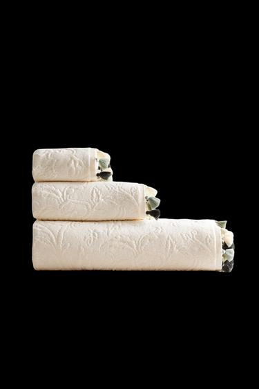 TOALLA BAÑO POMPONES JACQUARD - Crudo medio de Zara - Imagen 0