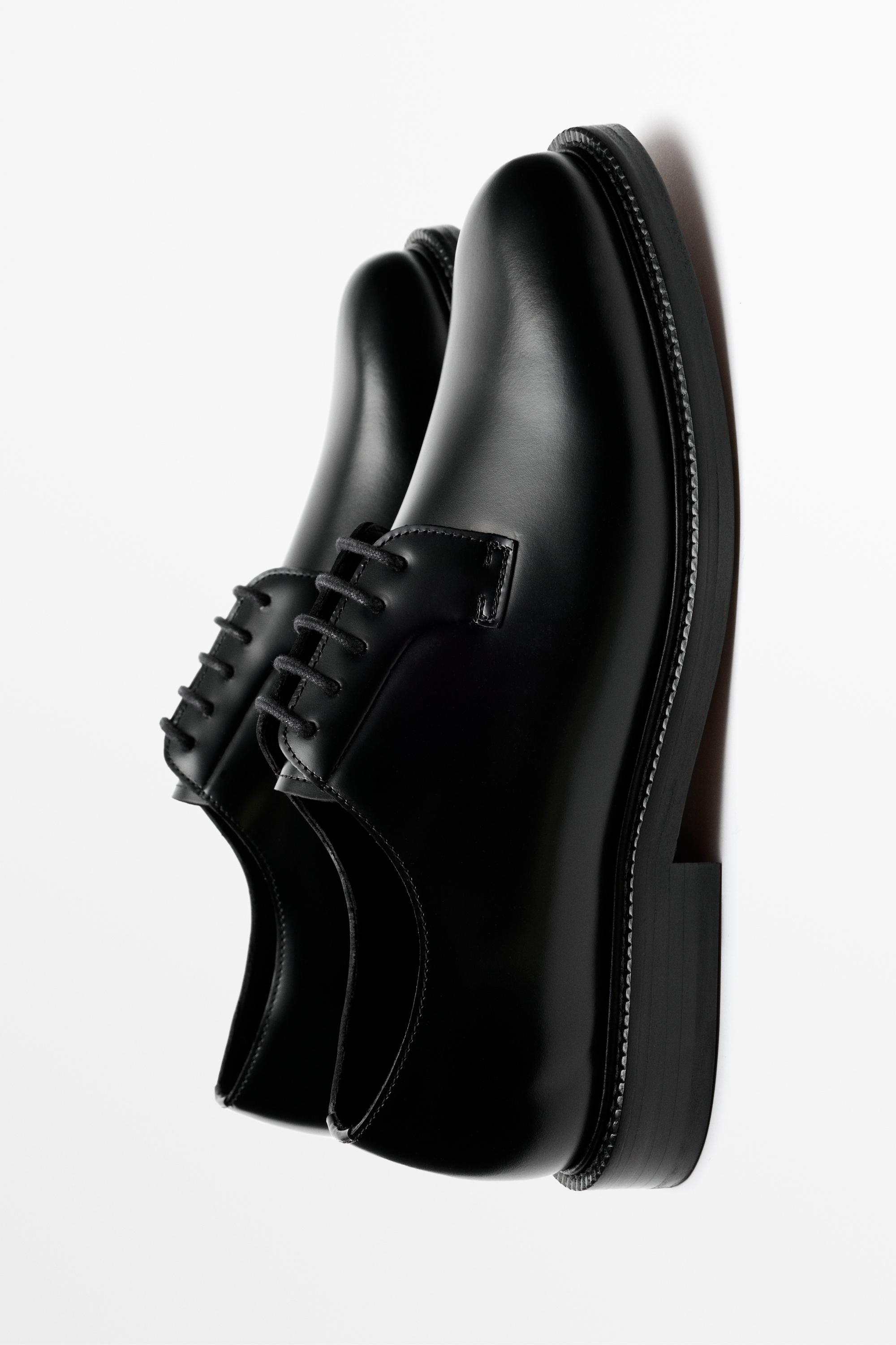 Leather dress blucher shoe