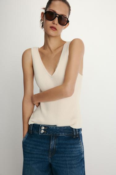 TOP COM NERVURAS E RENDA - Creme da Zara