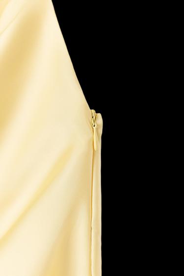 MINIKLEID IN SATINOPTIK MIT BINDEGÜRTEL - Gelb von Zara