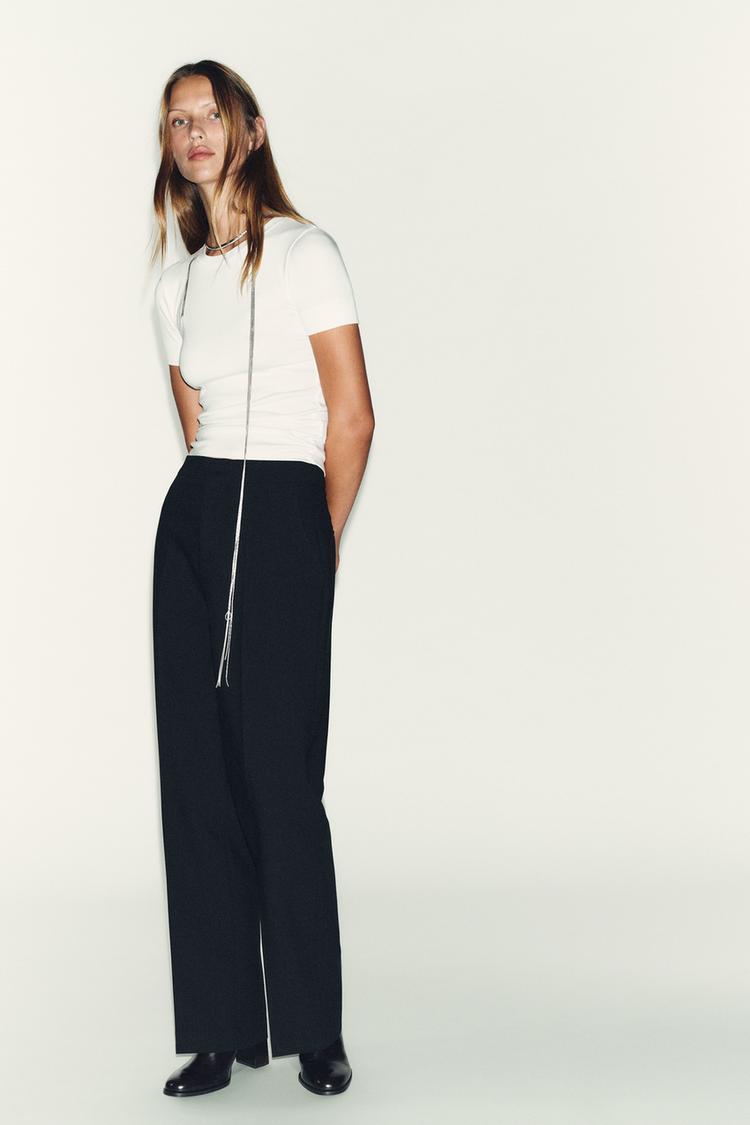 MİNİMAL KISA KOLLU T-SHIRT