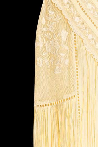 PLISSEEKLEID MIT STICKEREI ZW COLLECTION - Gelb von Zara