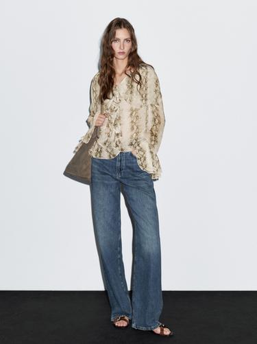 Blusa serpiente volantes - Gris de Zara - Imagen 0