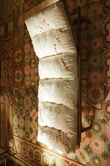 COTTON TOPPER WITH EMBROIDERED DETAILS - Ecru by Zara
