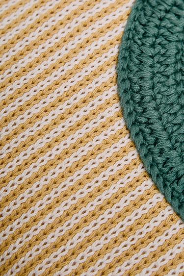 COUSSIN ENFANT BRODÉ LETTRE T - Jaune de Zara - Image 2