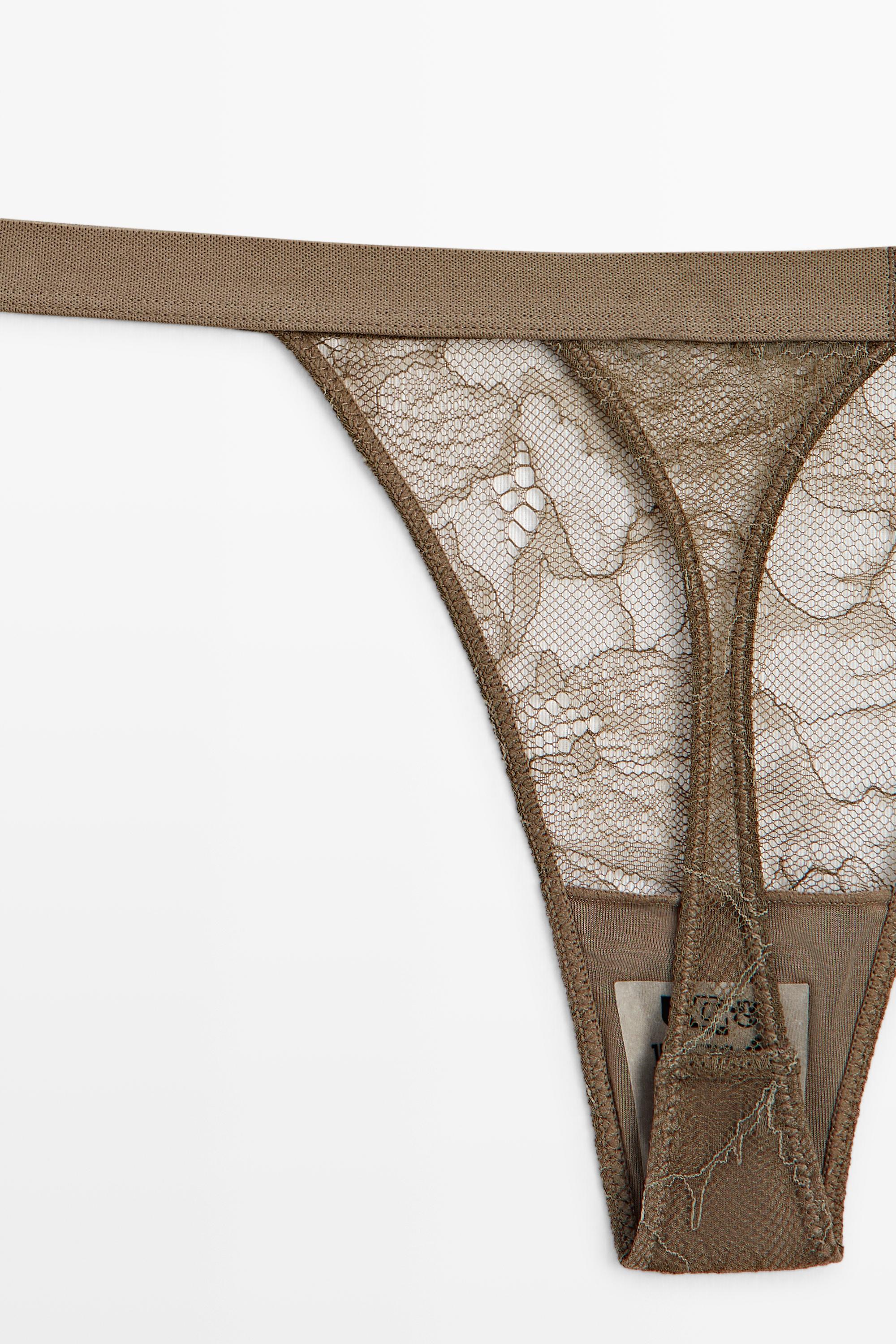 String en dentelle florale