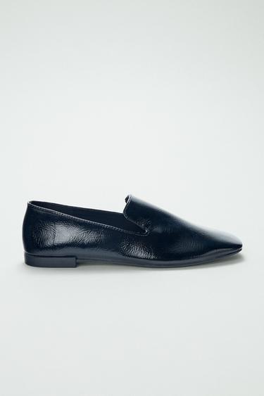 MOCASSINS À EFFET VERNI - Noir de Zara