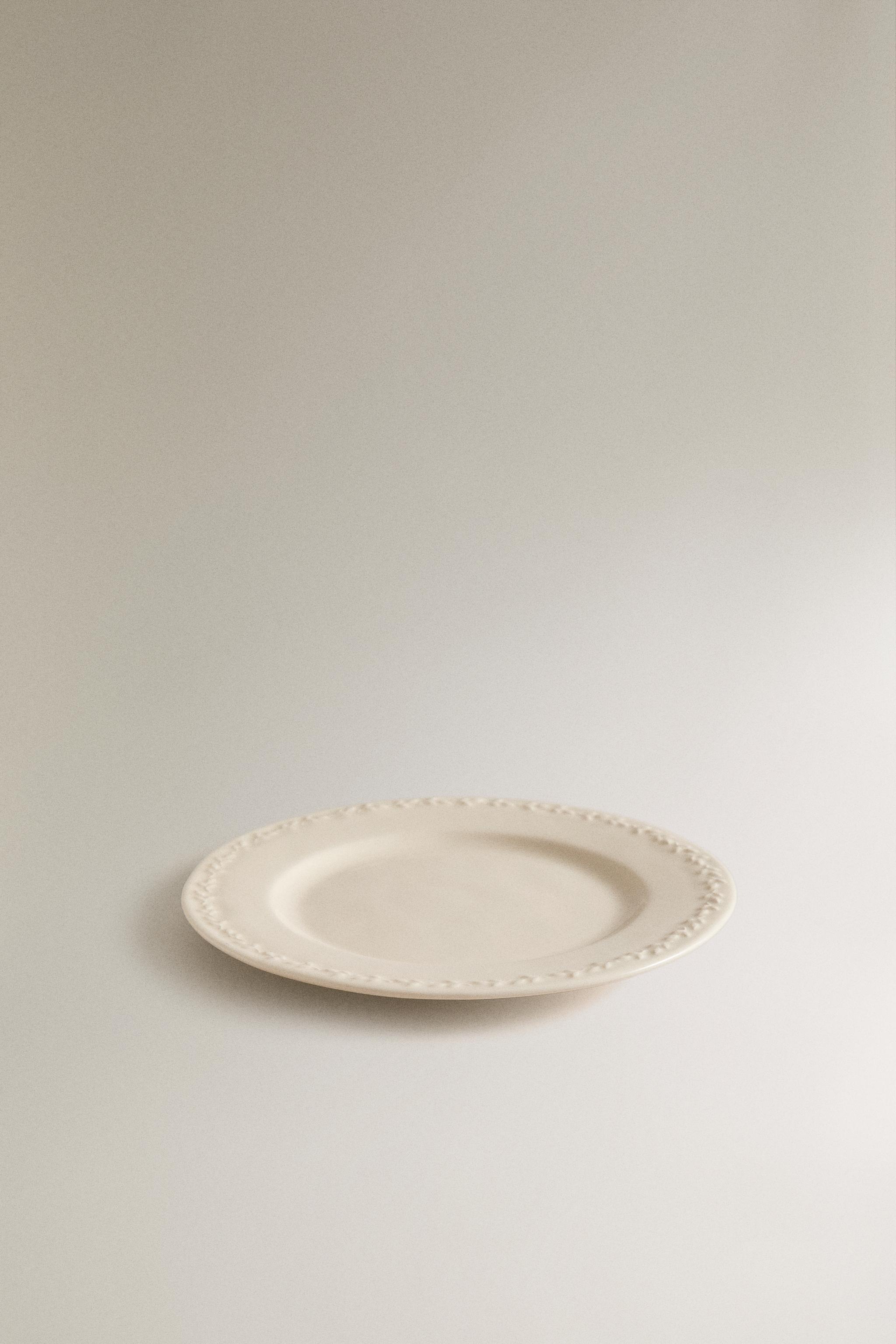 EARTHENWARE DESSERT PLATE WITH RAISED RIM — Cream
