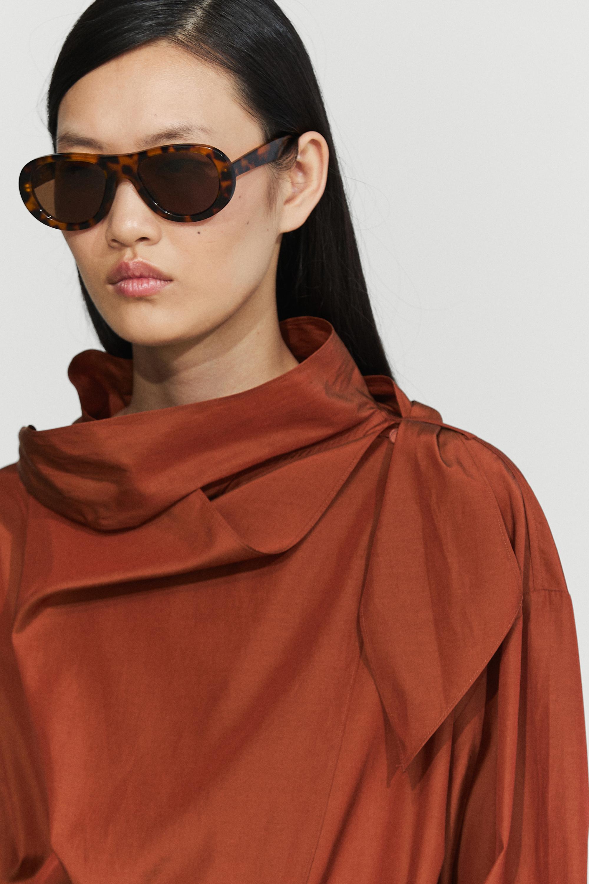 Flowing blouse with tie detail