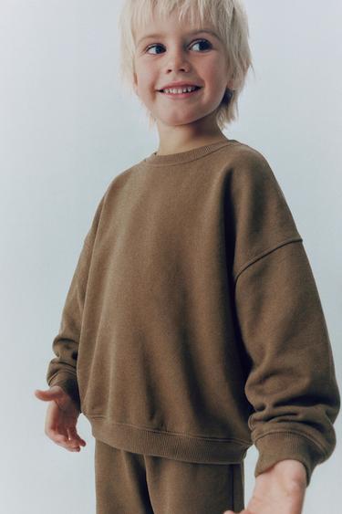 КОМПЛЕКТ ИЗ ТОЛСТОВКИ И БРЮК WIDE LEG С НАШИВКОЙ — СВЕТЛО-КОРИЧНЕВЫЙ от Zara