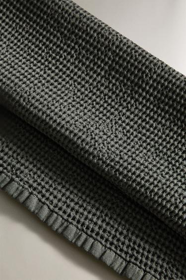 SERVIETTE DE BAIN MINI WAFFLE - Vert foncé de Zara - Image 3