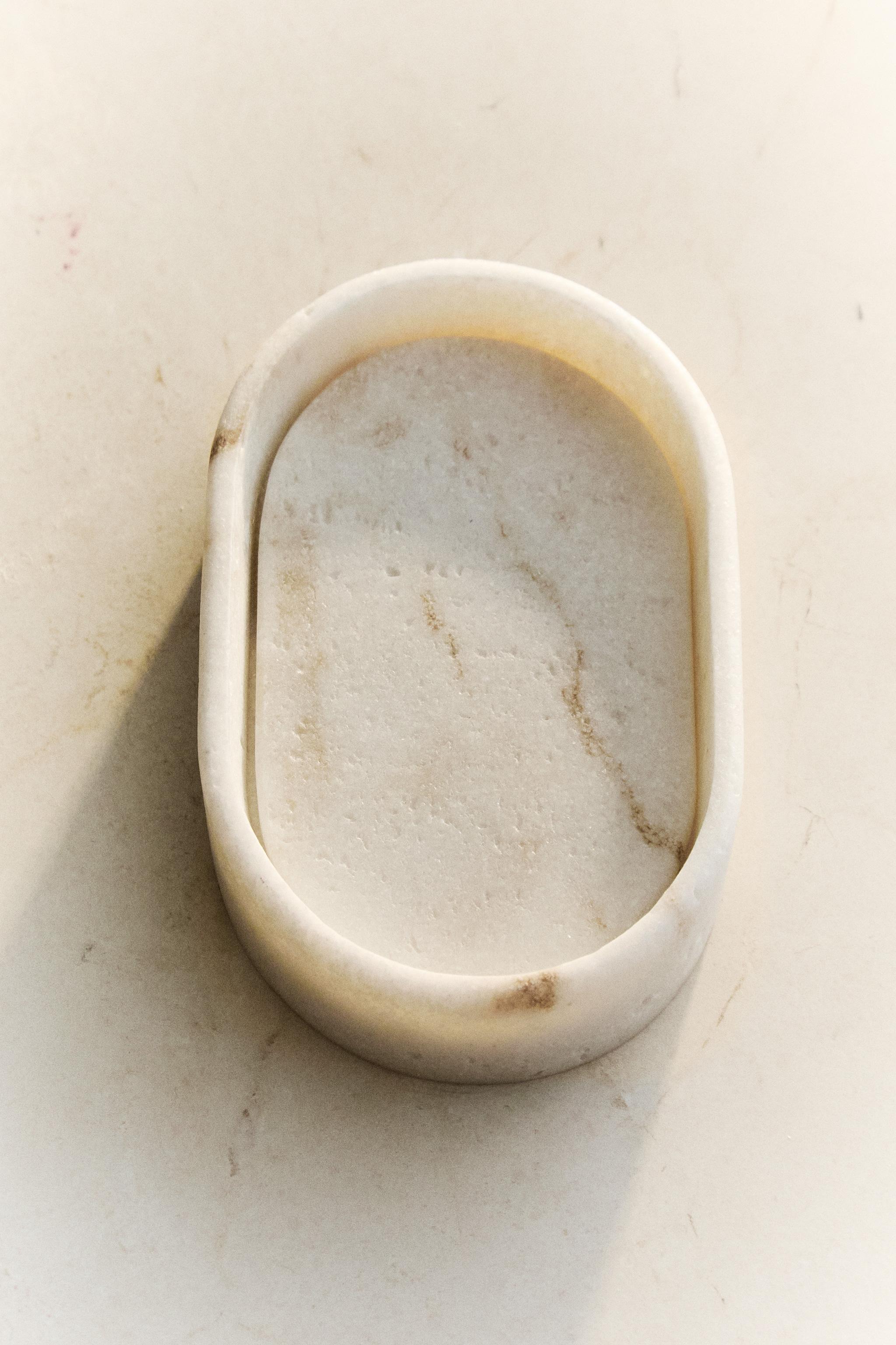 MARBLE-EFFECT BATHROOM SOAP DISH