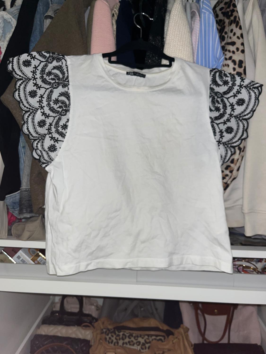 EMBROIDERED TOP