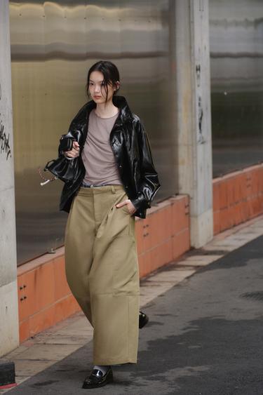 CARGO TROUSERS WITH PLEATS - Light khaki by Zara