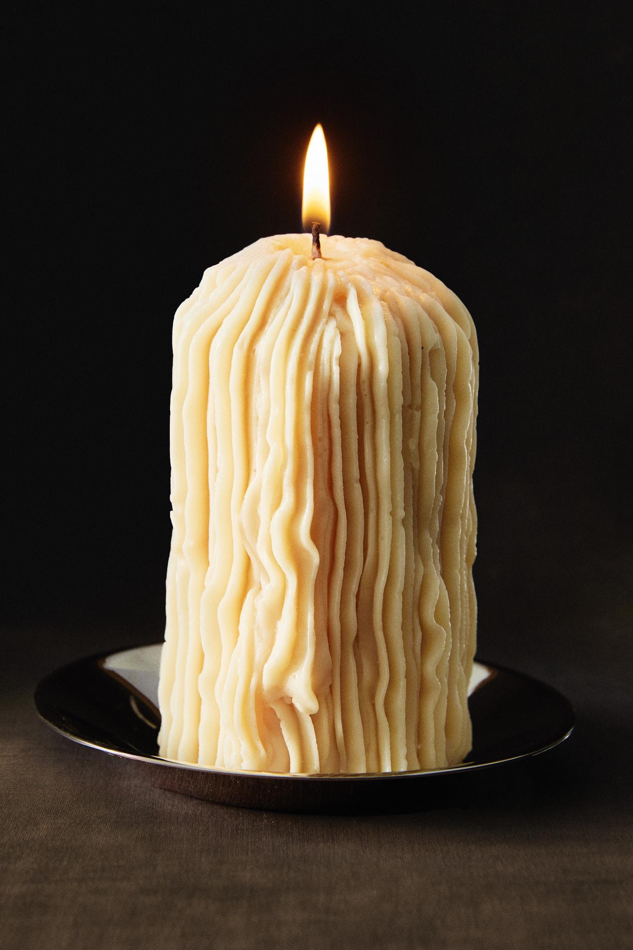 (326 G) CANDIED LEMON SCENTED CANDLE — Lemon