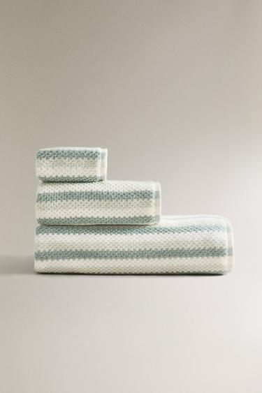 TOALHA DE BANHO EM JACQUARD GEOMÉTRICO - Azul / Verde da Zara