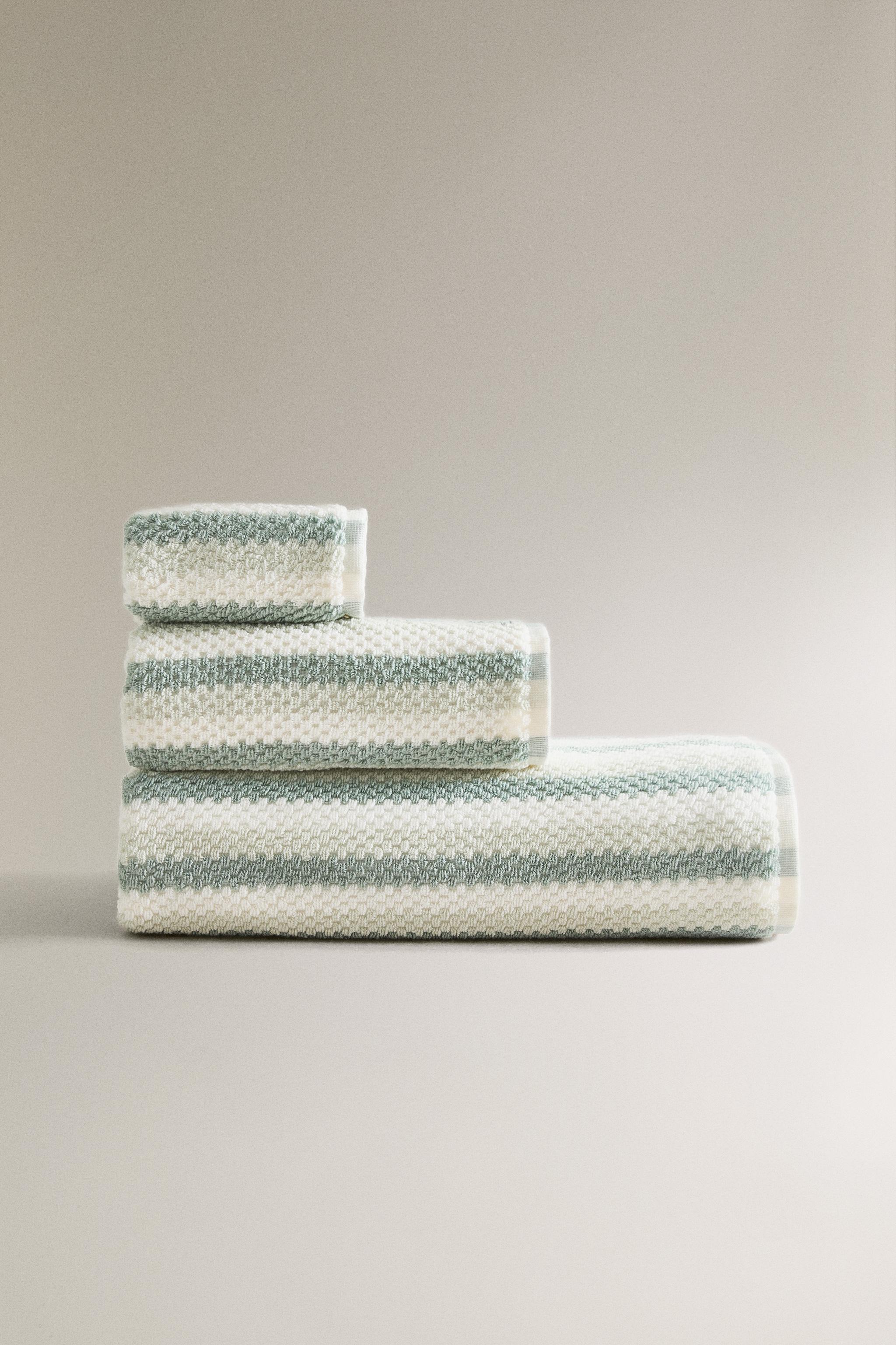 SERVIETTE DE BAIN JACQUARD GÉOMÉTRIQUE