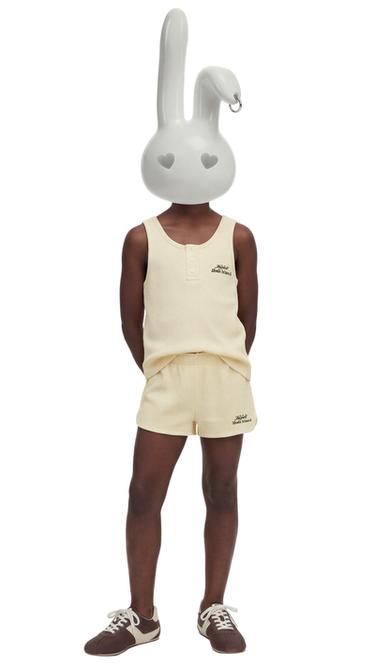 Zara BERMUDE MREŽASTE TEKSTURE SA TEKSTOM – Žuta