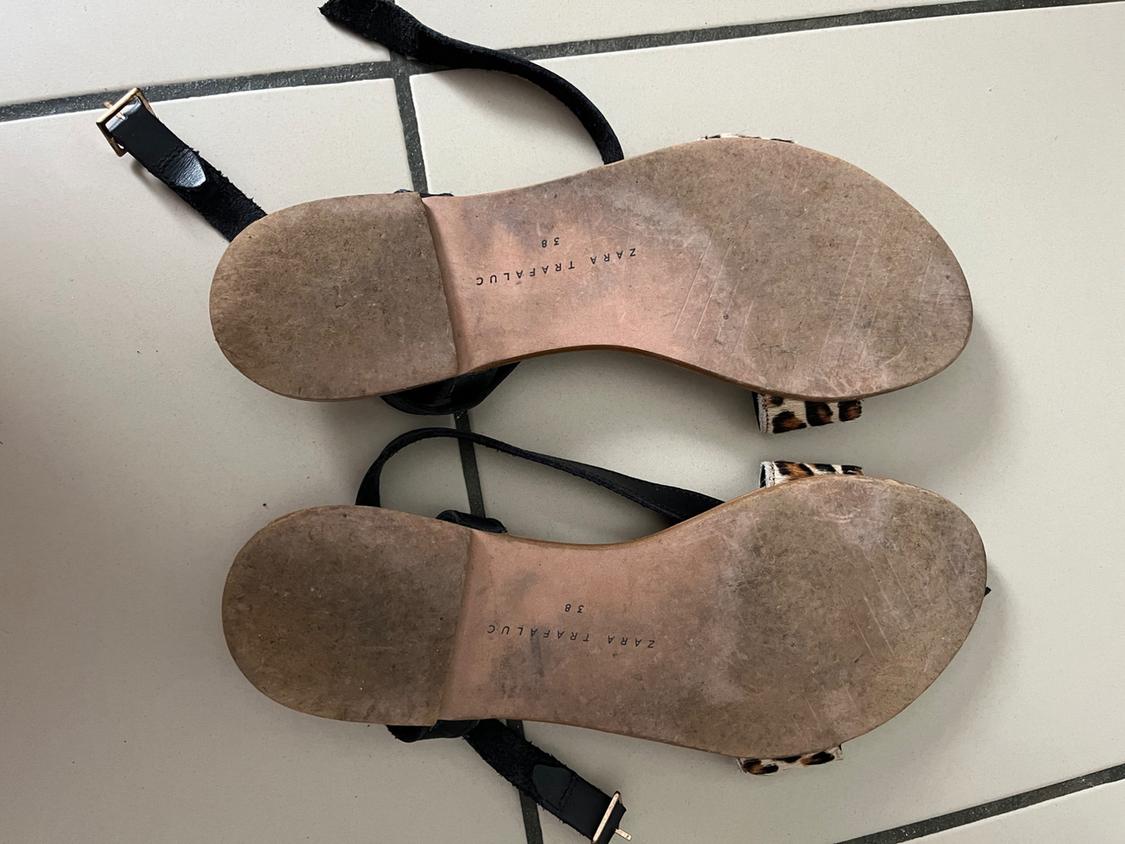 FLAT LEATHER SANDALS WITH LEOPARD PRINT STRAP - Image 2