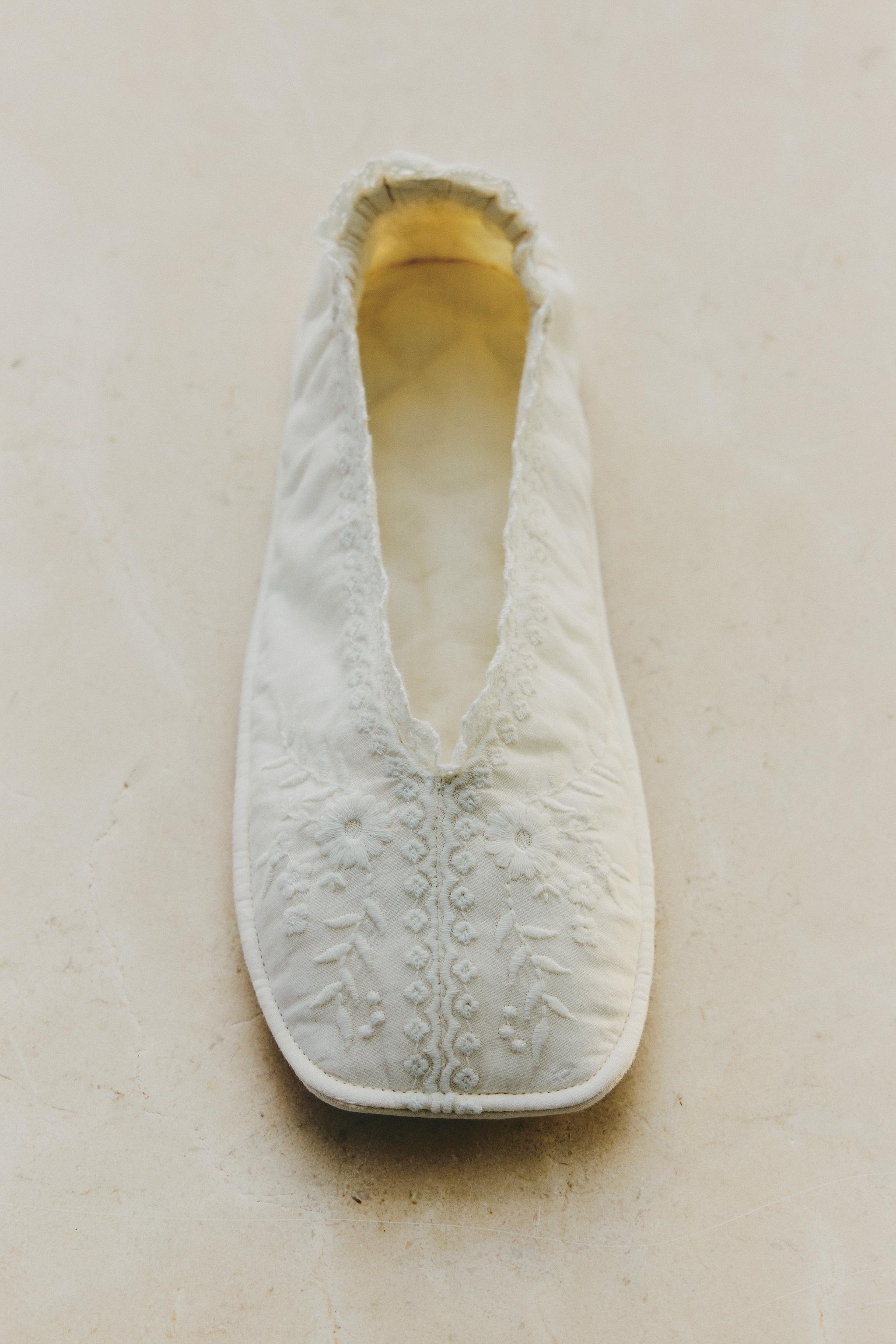 FOLDABLE LACE SLIPPERS — Ivory