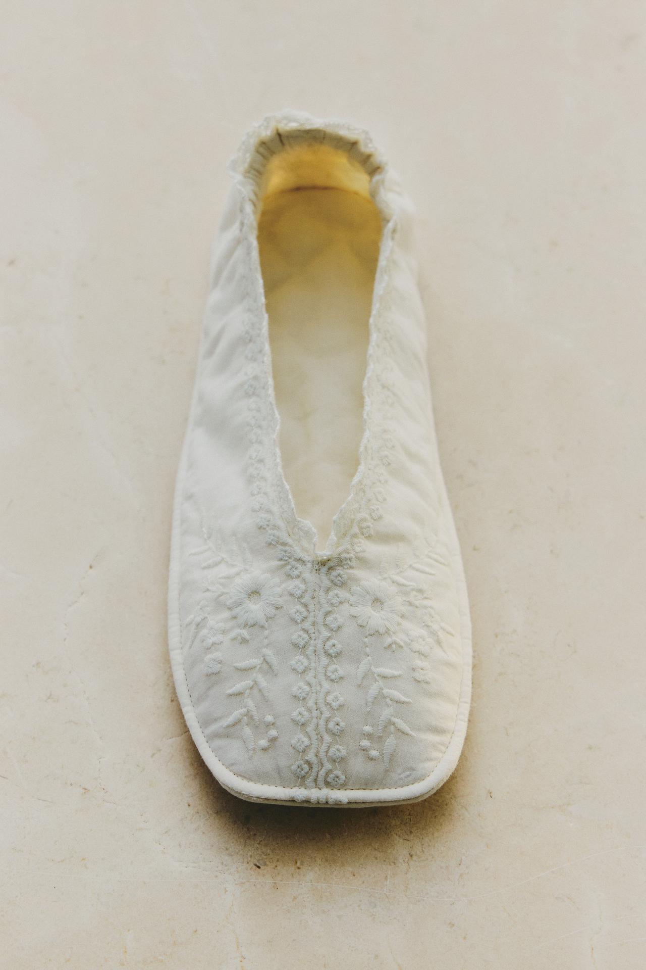 FOLDABLE LACE SLIPPERS — Ivory